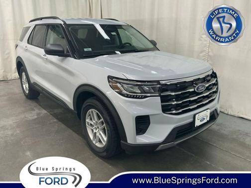 SPACE WHITE METALLIC 2026 Ford Explorer Active (200A)