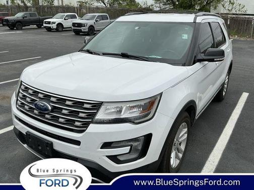 OXFORD WHITE 2017 Ford Explorer XLT