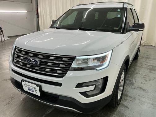 OXFORD WHITE 2017 Ford Explorer XLT