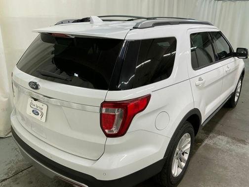 OXFORD WHITE 2017 Ford Explorer XLT