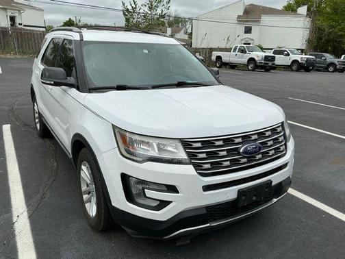 OXFORD WHITE 2017 Ford Explorer XLT