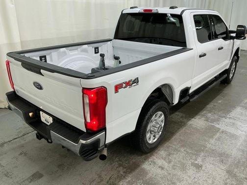 OXFORD WHITE 2024 Ford F-250 XLT