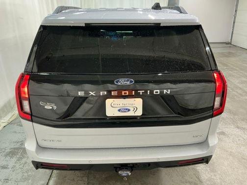SPACE SILVER METALLIC 2026 Ford Expedition Max Active 4x4