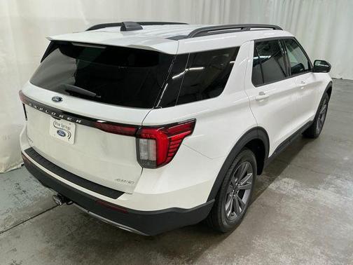 Star White Metallic Tri-Coat 2026 Ford Explorer Active