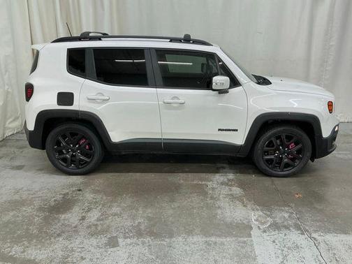 Alpine White 2018 Jeep Renegade Altitude