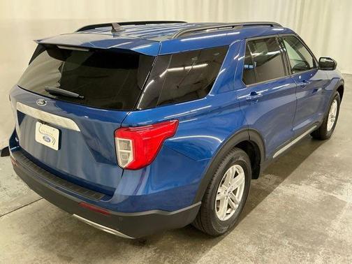 ATLAS BLUE METALLIC 2022 Ford Explorer XLT