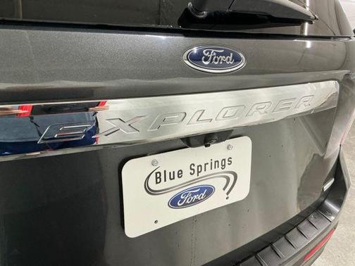 MAGNETIC METALLIC 2020 Ford Explorer XLT