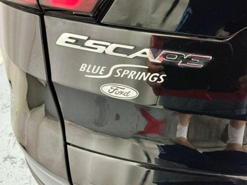 AGATE BLACK 2019 Ford Escape SEL