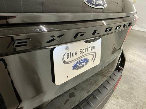 Agate Black Metallic 2026 Ford Explorer Platinum