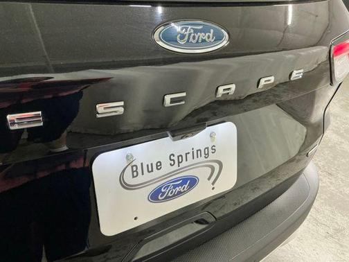 AGATE BLACK METALLIC 2020 Ford Escape Titanium