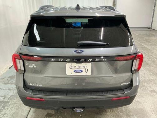 CARBONIZED GRAY METALLIC 2026 Ford Explorer Active