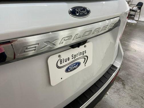 OXFORD WHITE 2020 Ford Explorer Limited
