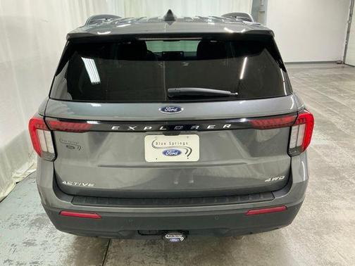 CARBONIZED GRAY METALLIC 2025 Ford Explorer Active