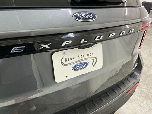 CARBONIZED GRAY METALLIC 2025 Ford Explorer Active