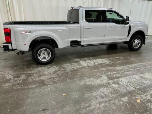 AVALANCHE 2026 Ford F-350 Platinum
