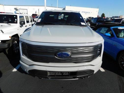 2023 Ford F-150 Lightning LARIAT