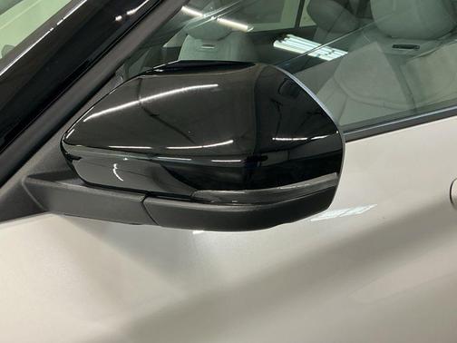 Star White Metallic Tri-Coat 2026 Ford Explorer Platinum
