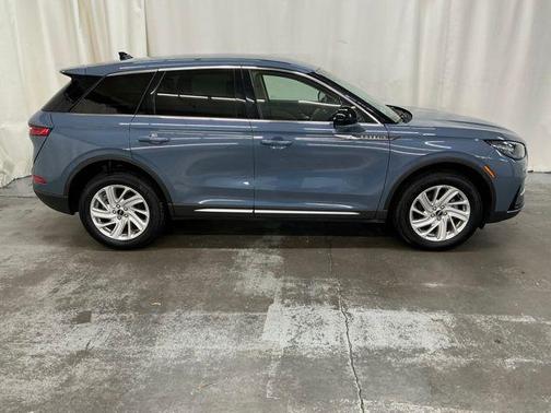 Whisper Blue Metallic Clearcoat 2023 Lincoln Corsair Standard