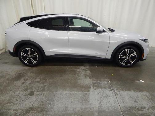 2022 Ford Mustang Mach-E Select