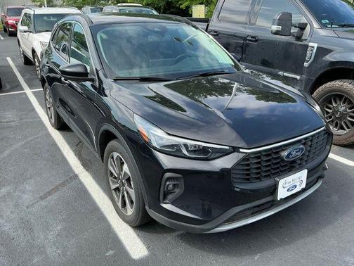 AGATE BLACK METALLIC 2025 Ford Escape Platinum