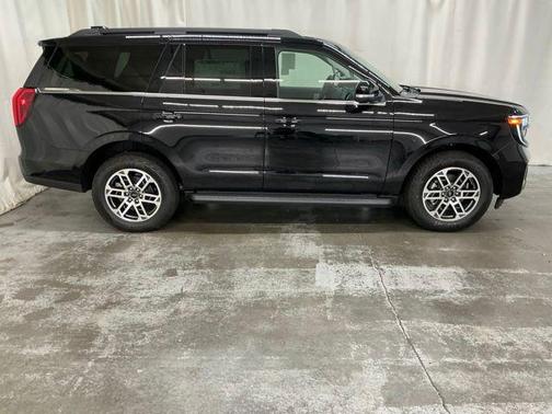 AGATE BLACK METALLIC 2026 Ford Expedition Active