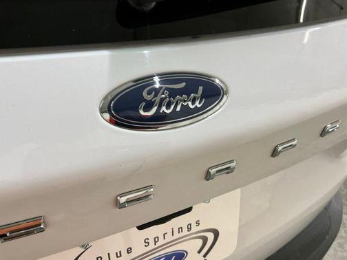 OXFORD WHITE 2021 Ford Escape SE