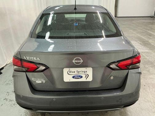 Gun Metallic 2024 Nissan Versa 1.6 S