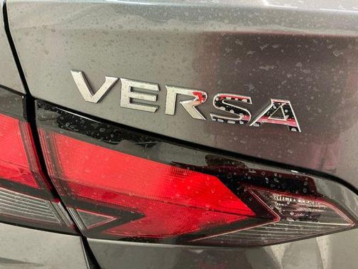 Gun Metallic 2024 Nissan Versa 1.6 S