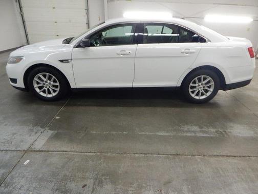 2013 Ford Taurus SE
