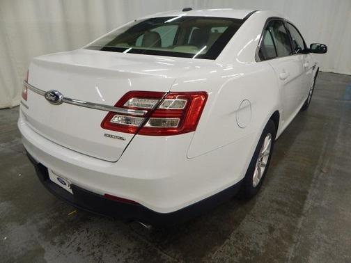 2013 Ford Taurus SE