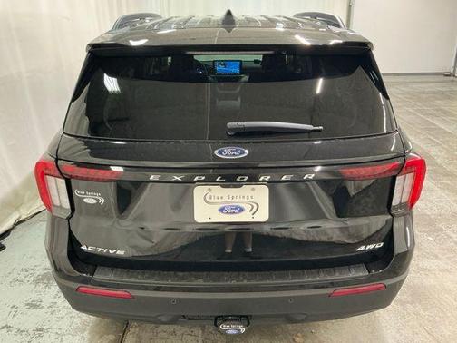 AGATE BLACK METALLIC 2026 Ford Explorer Active w/200A Pkg