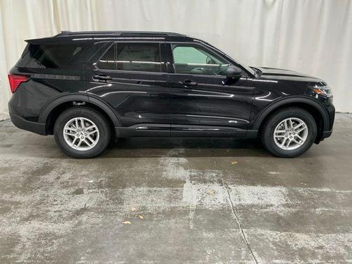 AGATE BLACK METALLIC 2026 Ford Explorer Active w/200A Pkg