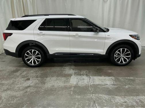 STAR WHITE MET TRI-COAT 2025 Ford Explorer ST-Line