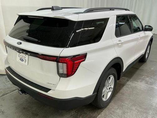 Star White Metallic Tri-Coat 2026 Ford Explorer Active