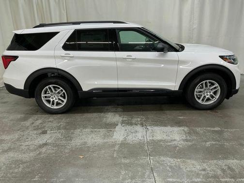 Star White Metallic Tri-Coat 2026 Ford Explorer Active