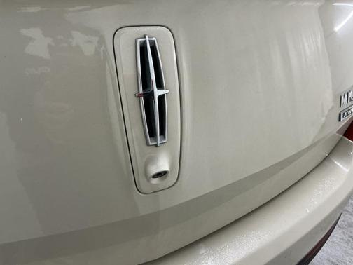 2014 Lincoln MKS Base