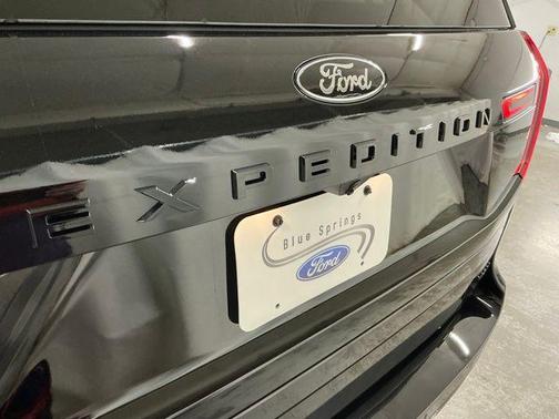 Agate Black Metallic 2026 Ford Expedition Max Platinum