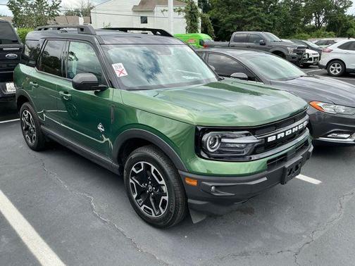 ERUPTION GREEN METALLIC 2024 Ford Bronco Sport Outer Banks
