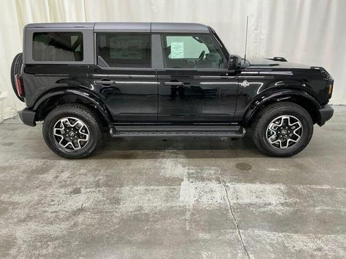 Shadow Black 2026 Ford Bronco Outer Banks