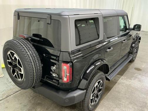 Shadow Black 2026 Ford Bronco Outer Banks
