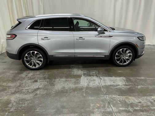 SILVER RADIANCE MET CC 2023 Lincoln Nautilus Reserve
