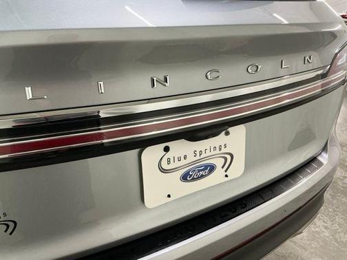 SILVER RADIANCE MET CC 2023 Lincoln Nautilus Reserve