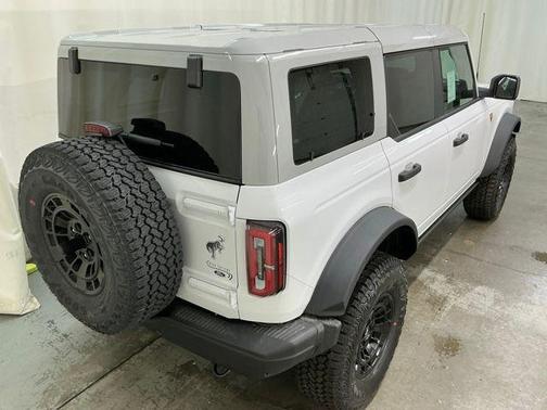 OXFORD WHITE 2026 Ford Bronco Badlands