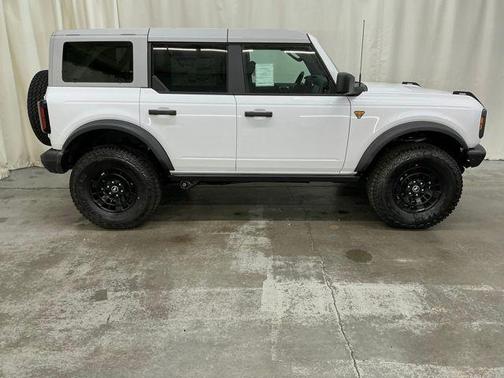 OXFORD WHITE 2026 Ford Bronco Badlands