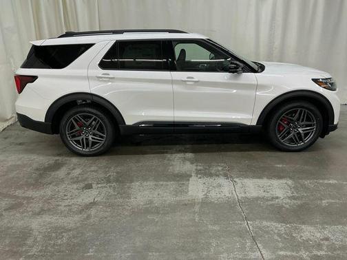 Star White Metallic Tri-Coat 2026 Ford Explorer ST