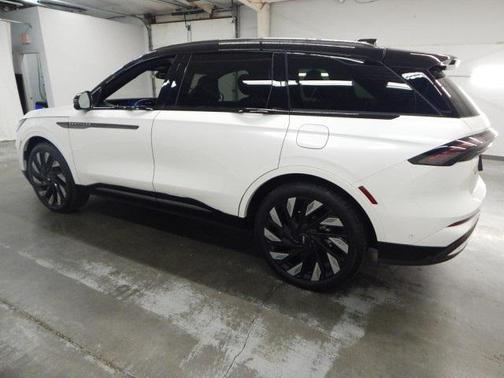 2024 Lincoln Nautilus Reserve