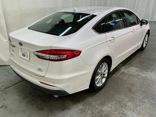 WHITE PLATINUM MET TRI-COAT 2019 Ford Fusion SE