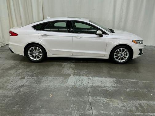 WHITE PLATINUM MET TRI-COAT 2019 Ford Fusion SE