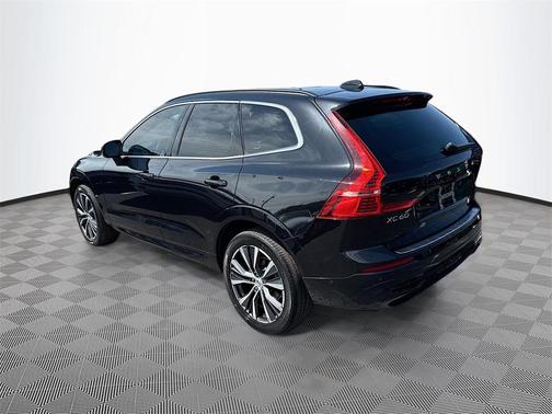 2022 Volvo XC60 B5 Momentum