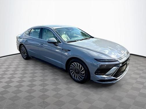 2025 Hyundai SONATA Hybrid SE